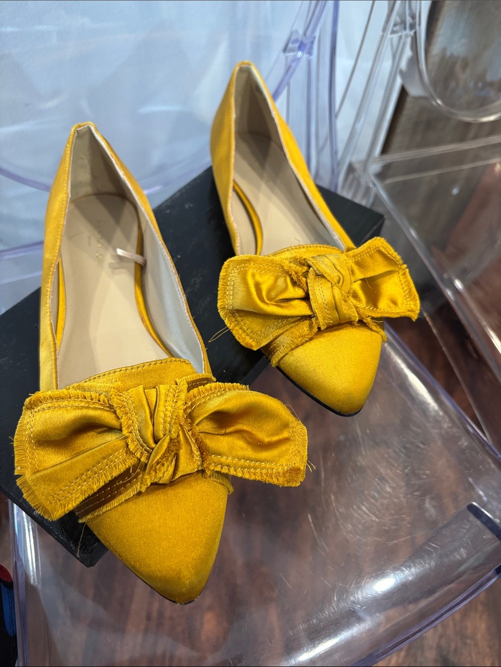 Ann Taylor Mustard Yellow Bow Pointed Toe Flats